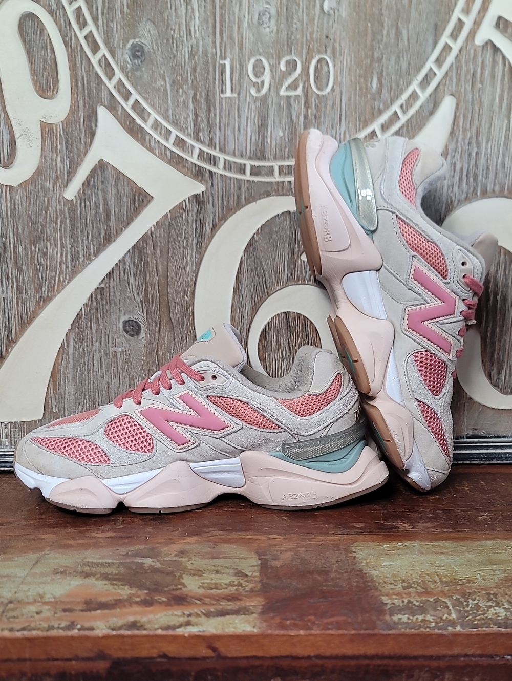 ๐ฅ Rare New Balance 9060 'Inside Voices' "Penny Cook Pink" Wmns 7 Good Conditon. - Picture 4 of 16